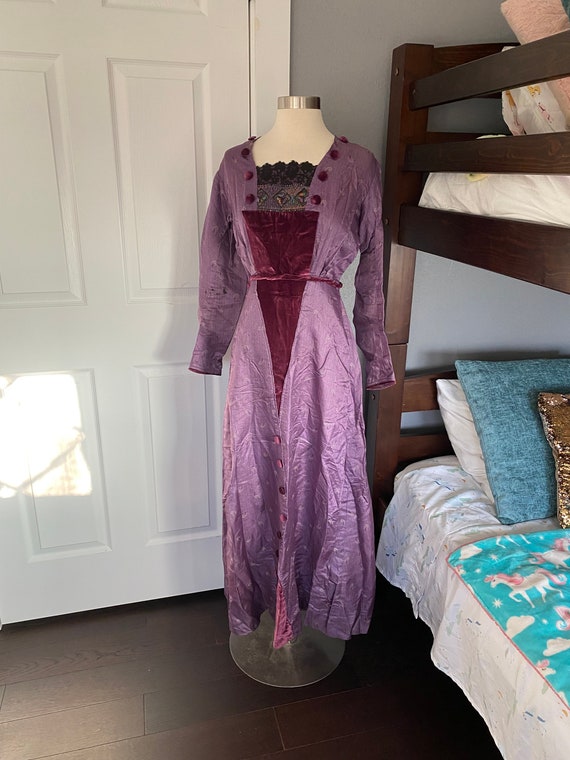 Fabulous antique 1900s 1910s purple silk dress wit