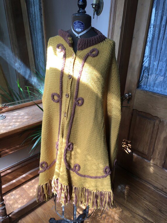 Vintage 1960's Yellow and Brown Knit Poncho - image 4