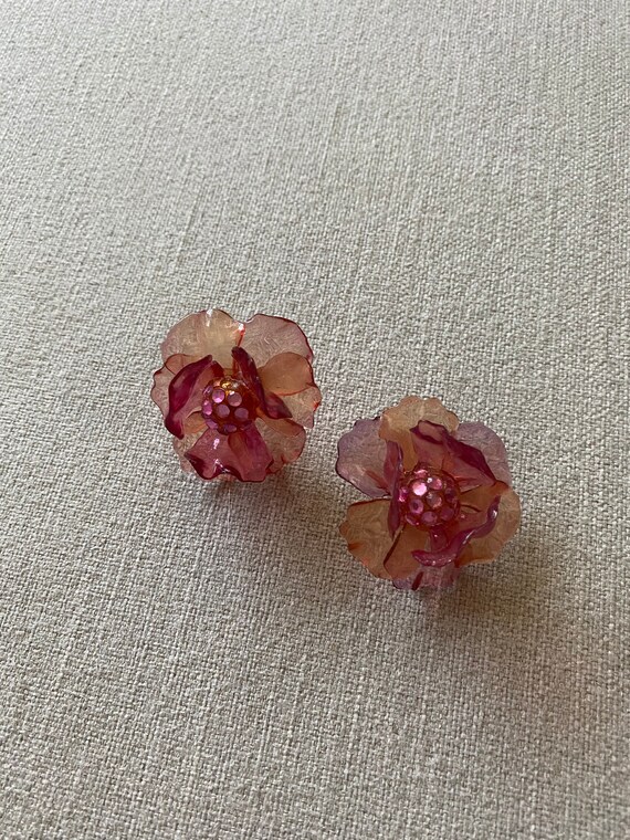 Vintge 1960's Pink Plastic Flower Clip On Earring… - image 5