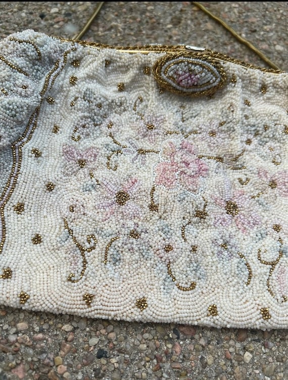 Vintage 1940’s completely beaded white and pink f… - image 3