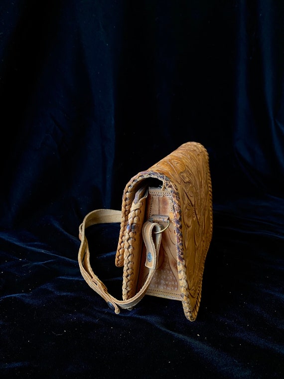 Vintage 1970’s embossed leather purse, tooled lea… - image 4