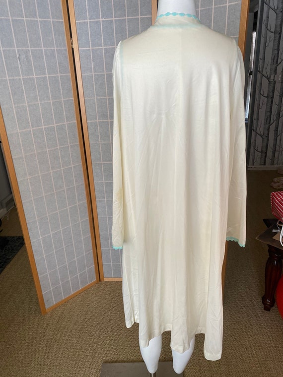 Vintage 1970’s semi sheer white and blue night go… - image 4