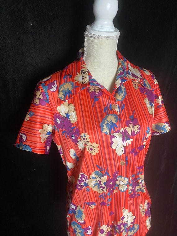 Vintage 1970’s short sleeve red stripe and floral… - image 3