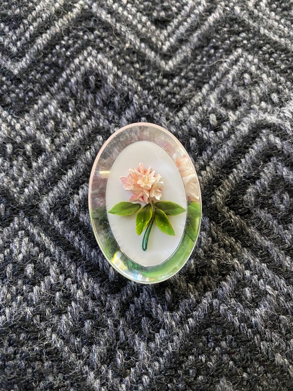 Vintage 1950’s clear lucite carved flower brooch.… - image 1