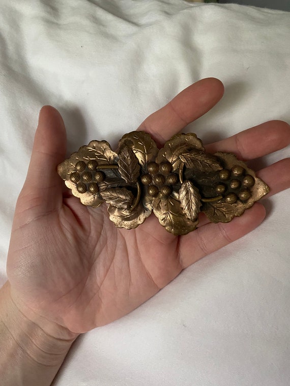 Vintage 1930’s pressed metal flower floral brooch