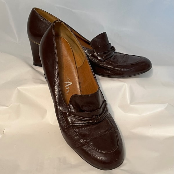 Vintage 1970's brown medium-heel loafers.  Gold accent at top of heel and knotted detail across top of foot.