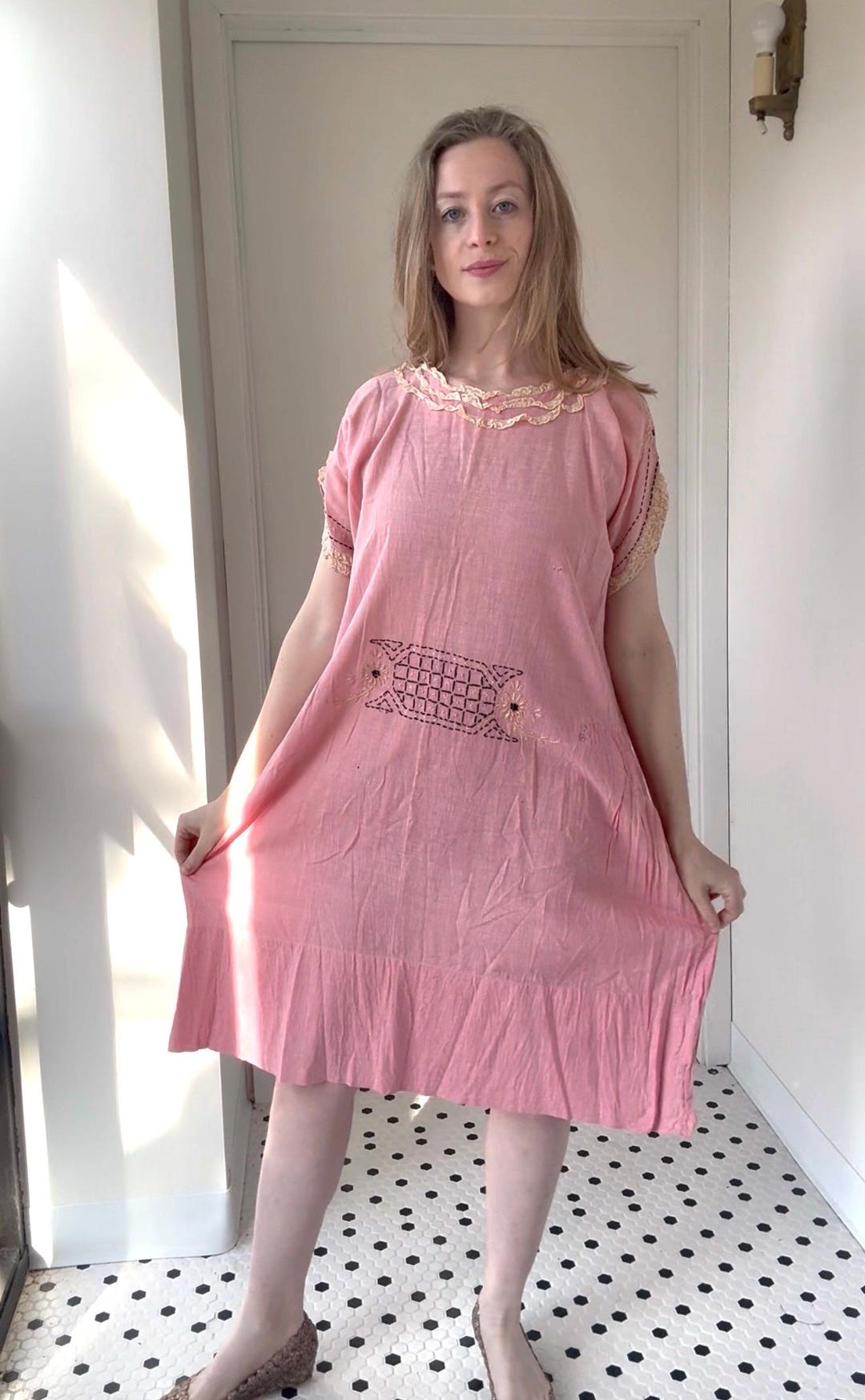 Antique 1920’s Pink Embroidered Shift Dress With Gathered Sleeves, Size ...
