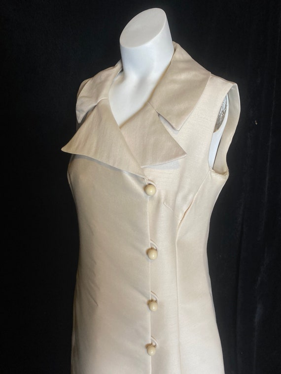 Vintage 1960’s champagne cream mod dress with rou… - image 2