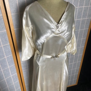 Vintage 1930s white liquid satin Art Deco wedding dress with belt, size medium image 2