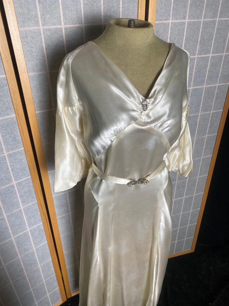 Vintage 1930s white liquid satin Art Deco wedding dress with belt, size medium image 2