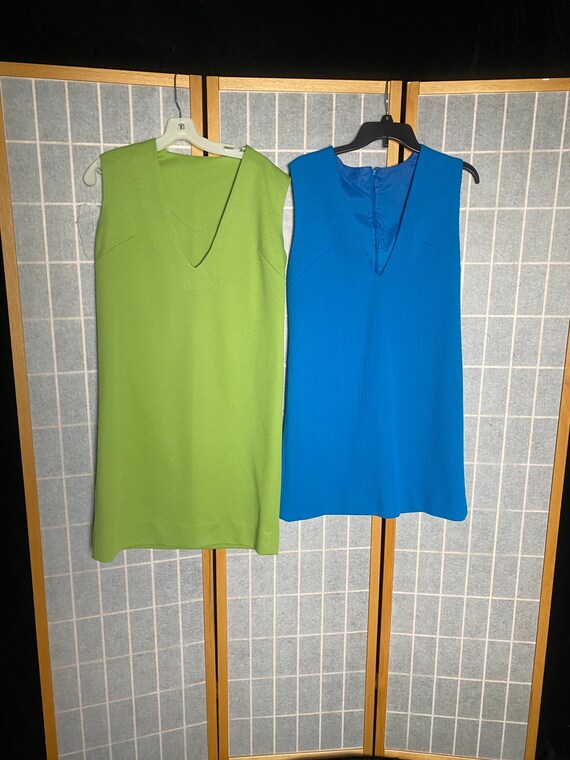 Vintage 1970’s pair of sleeveless polyester shift… - image 1