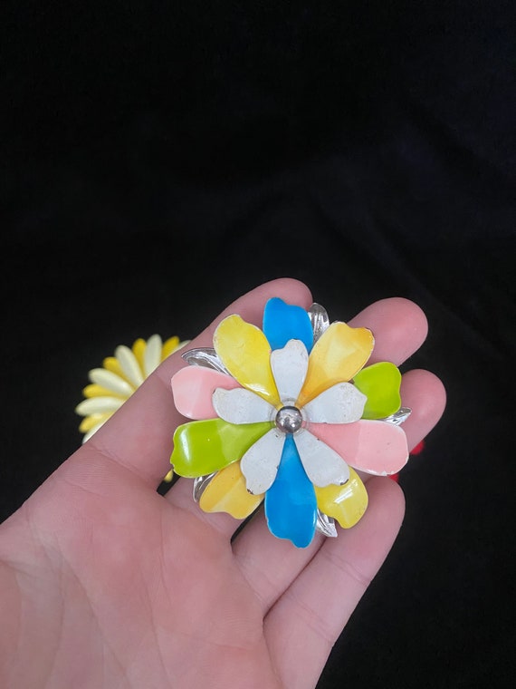 Vintage 1960’s colorful groovy flower pins, brooc… - image 2