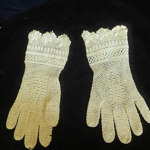 Antique vintage 1910s beige crochet dainty gloves, small image 2