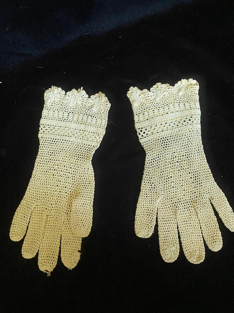 Antique vintage 1910s beige crochet dainty gloves, small image 2