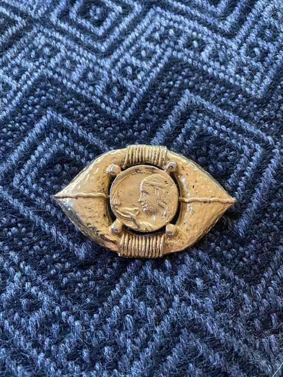 Vintage 1970’s gold unique cameo brooch pin