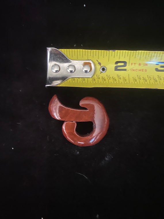 Vintage 1950’s carved wood letter P brooch, pin - image 6