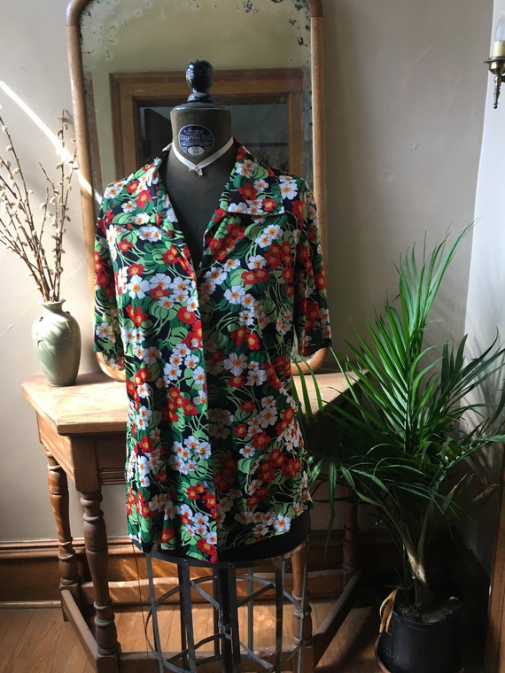 Vintage 1970's Red, green, and black Floral Butto… - image 1