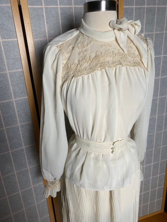 Vintage 1970’s sheer white two piece dress with l… - image 2