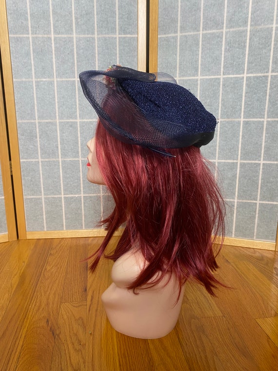 Vintage 1940s navy blue fascinator hat with mesh … - image 5