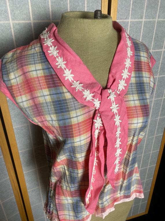 Vintage 1950’s pink plaid sleeveless blouse with … - image 2