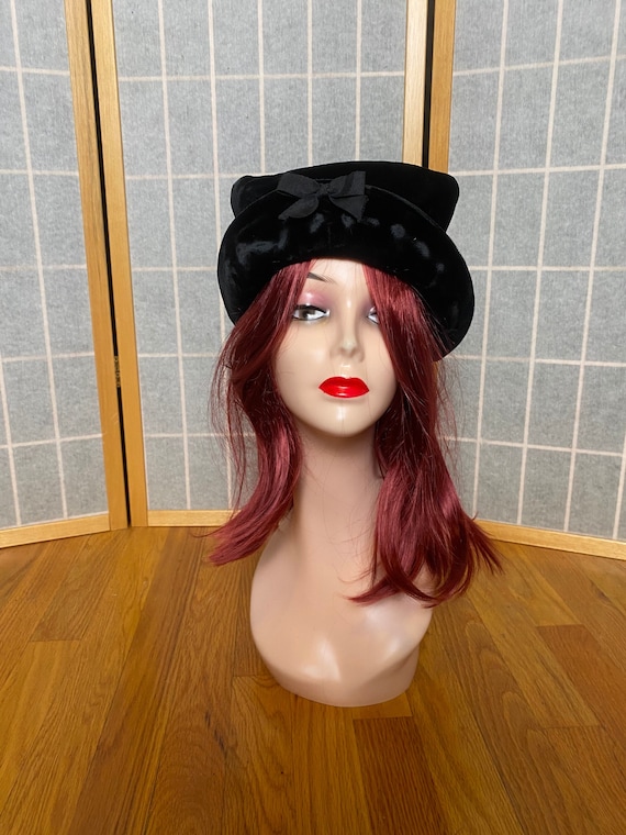 Vintage 1950’s black velvet bucket hat with brim a