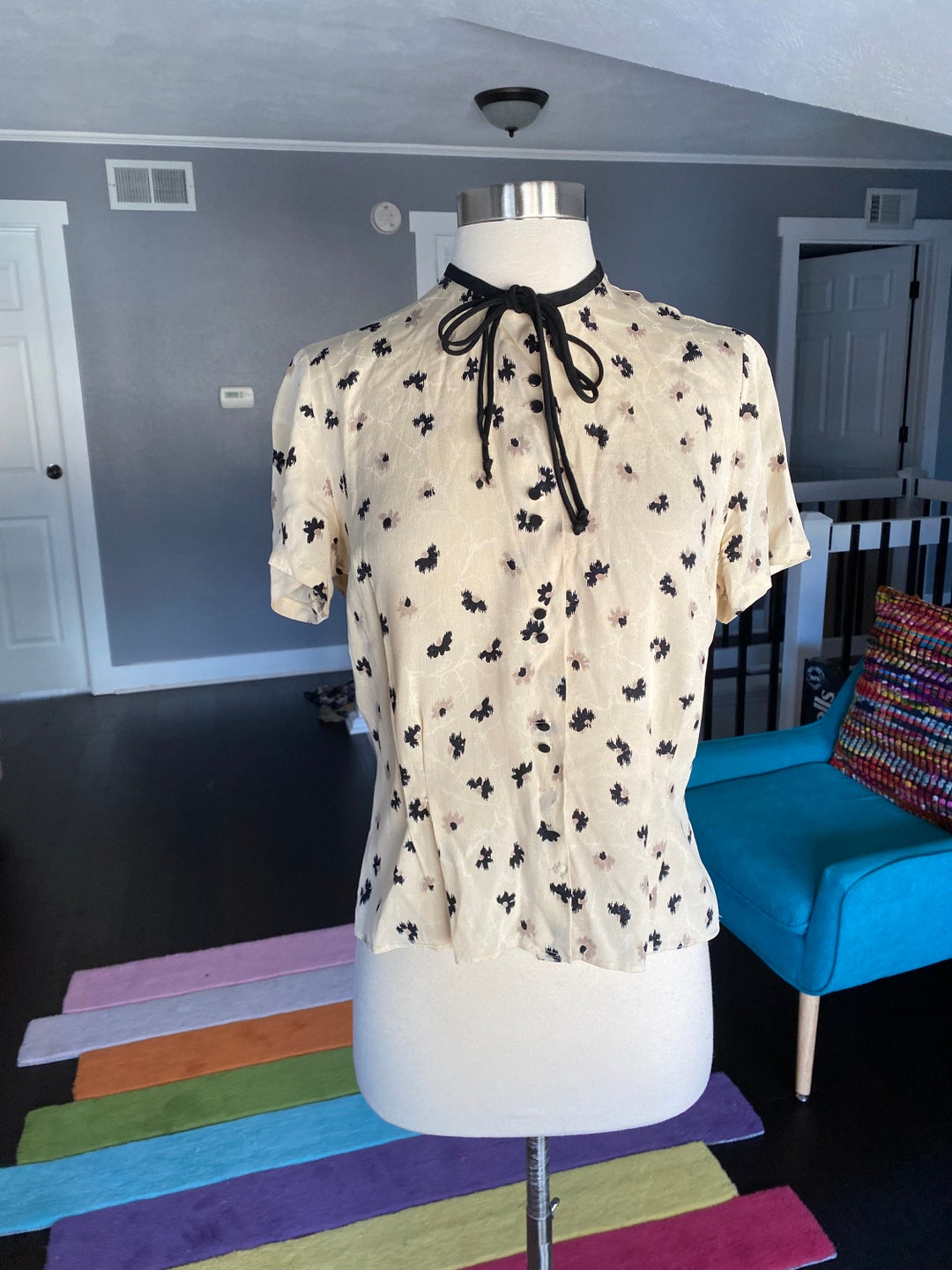 Vintage 50s Black & Pink Floral Embroidered DOROTHY KORBY Wool Short Sleeve Top