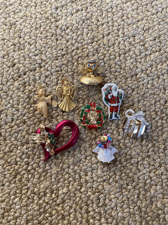 Vintage lot of holiday, Christmas pins and brooche