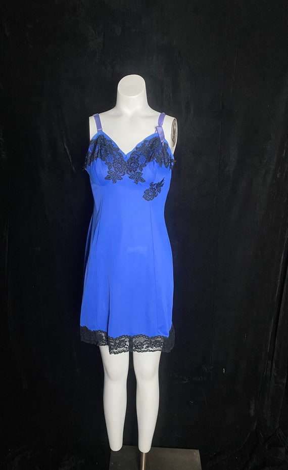 Vintage 1950’s blue and black lace Seamprufe slip… - image 2