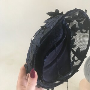 Vintage 1950s navy hat with net and leaf applique image 5