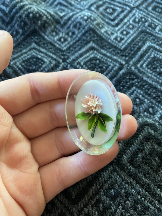 Vintage 1950’s clear lucite carved flower brooch.… - image 2