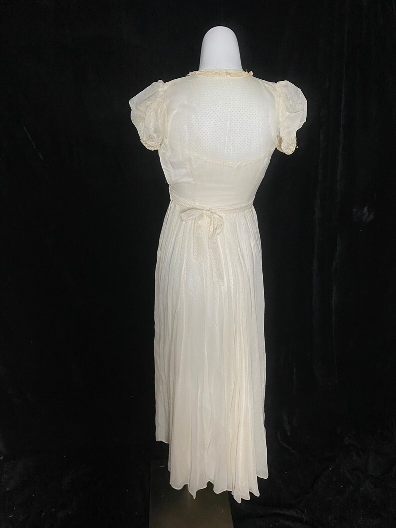 Vintage 1940s cream Swiss dot dress with puffy sleeves, size xs image 8
