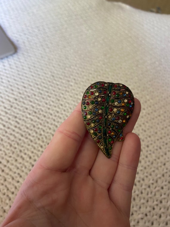 Vintage 1940’s colorful rhinestone leaf shaped dr… - image 3