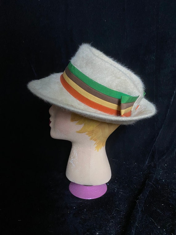 Vintage 1940’s 1950’s furry cream hat with colorf… - image 3