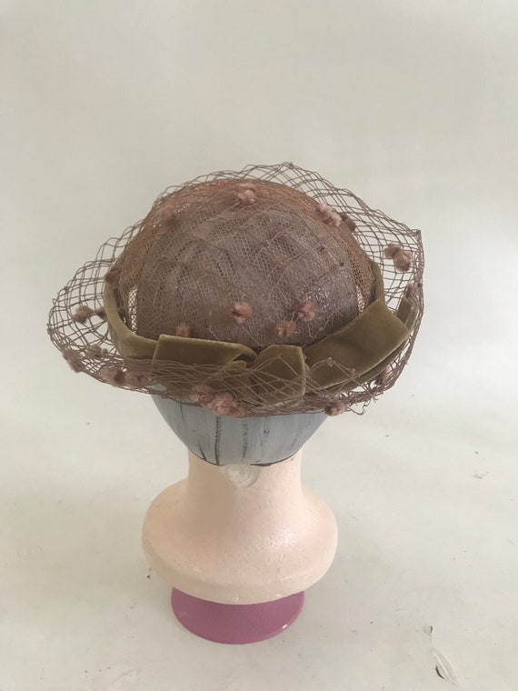 Vintage 1940s 1950s hat, tulle, net, velvet bow a… - image 5