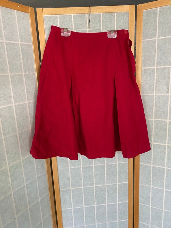 Vintage 1940’s red wool pleated skirt, Banner spor