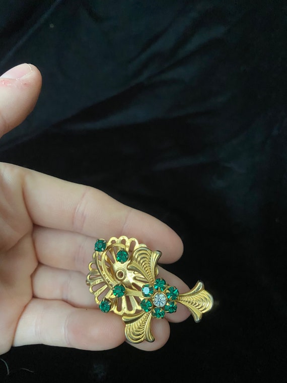 Vintage 1950’s gold brooch with green rhinestones - image 2