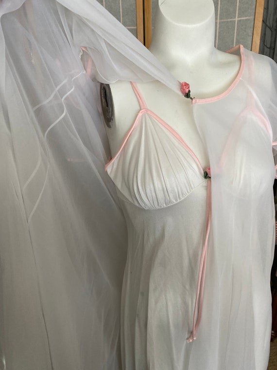 Vintage 1980’s white and pink rose night gown and… - image 3