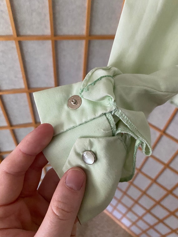 Vintage 1970’s mint green ruffle tuxedo pearl sna… - image 4