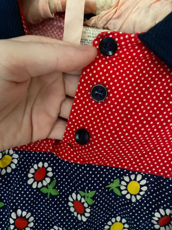 Vintage 1970’s red and blue polka dot and daisy p… - image 3