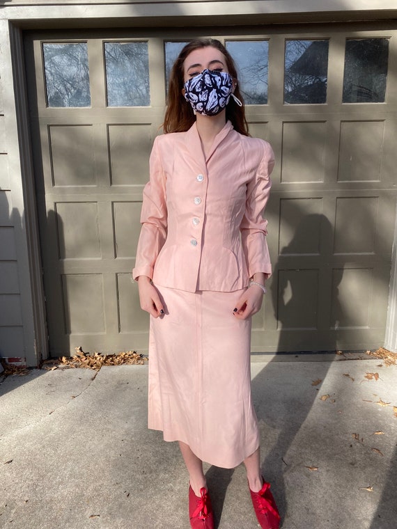 Vintage 1940’s 1950’s light pink fitted blazer and