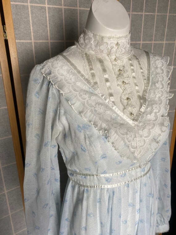 Vintage 1970’s blue and white floral Gunne Sax prairi… - Gem