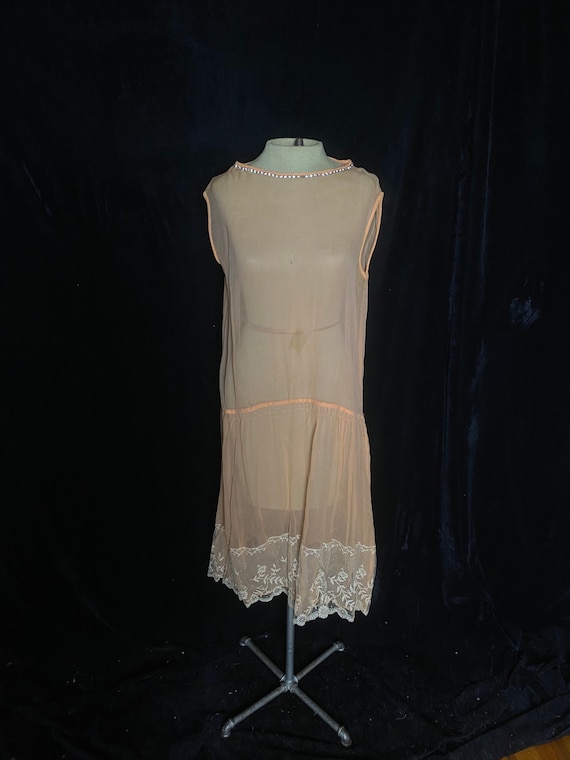 Vintage 1920’s sheer peach flapper dress with rhi… - image 1