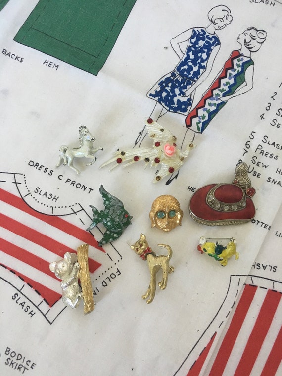 Vintage lot of miscellaneous animal pins and brooc