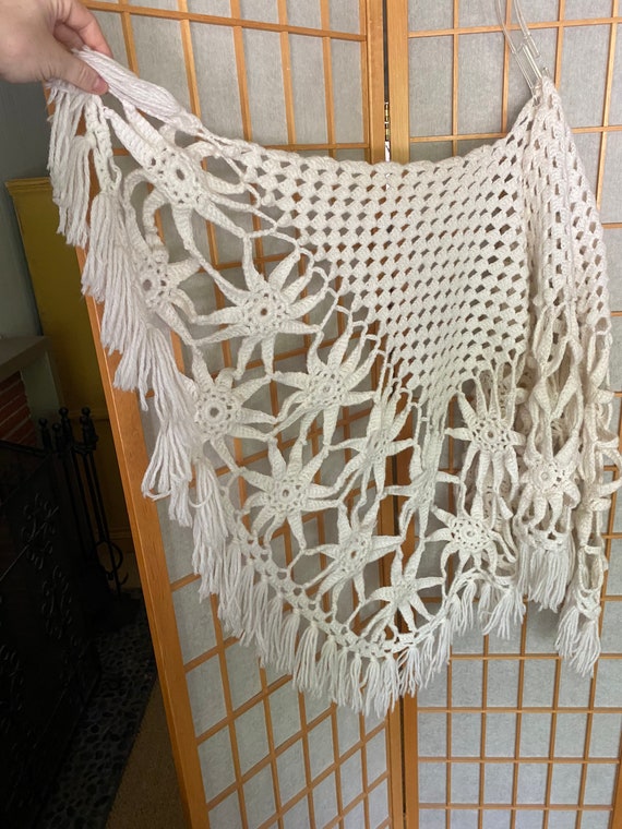 Vintage 1970’s white floral crochet shawl, scarf - image 3
