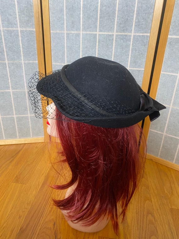 Vintage 1940’s black wool felt brimmed hat with b… - image 3