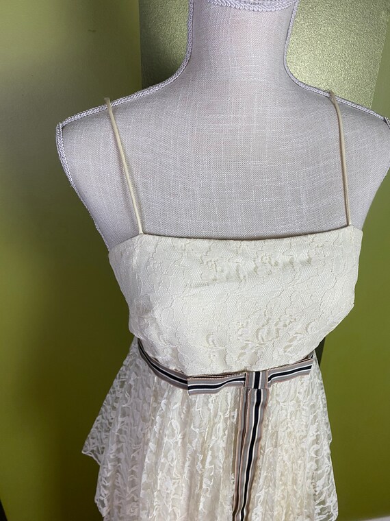 Vintage 1970’s white lace tiered spaghetti strap … - image 3