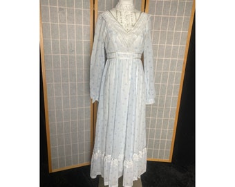 Vintage 1970’s blue and white floral Gunne Sax prairie dress, size small