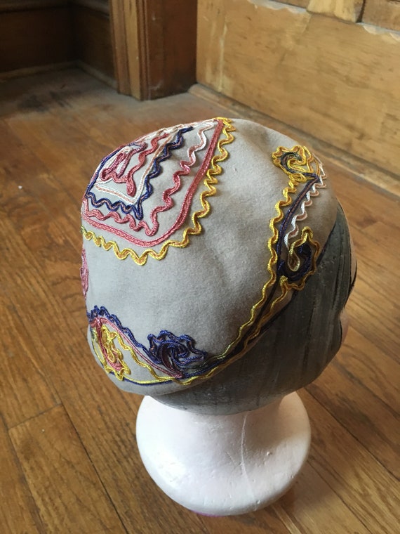 Vintage Beige Wool Skull Cap with Pink, Purple, a… - image 3