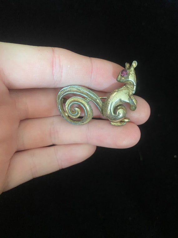 Vintage 1940’s 1950’s gold squirrel pin with swir… - image 2