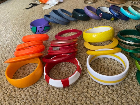 Huge lot of vintage bangles, rainbow, black and w… - image 2